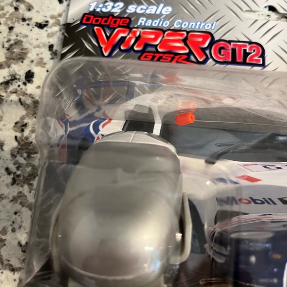 Dodge Viper radio control GT 2 car - Picture 4 of 11